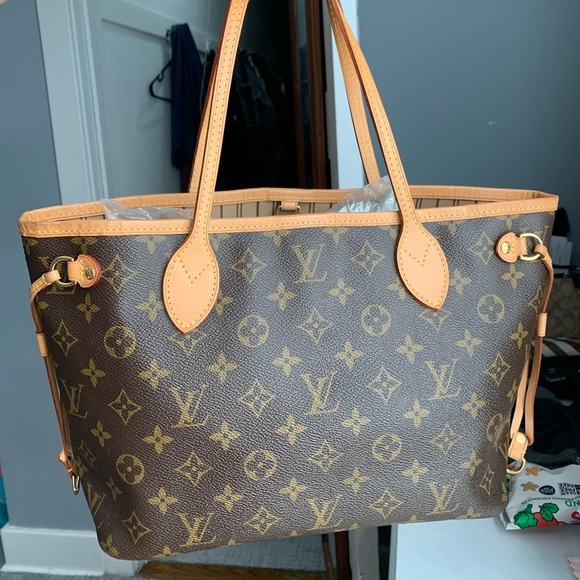 Louis Vuitton Handbags - Louis Vuitton Neverfull Monogram PM